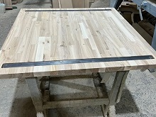 Столешница из сращенного массива на производстве