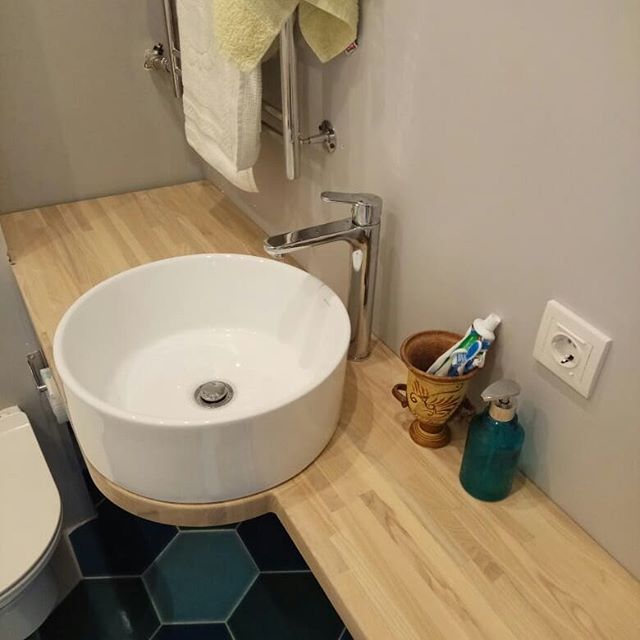 Столешница в ванную комнату с раковиной встраиваемой сверху