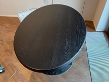 Стол с круглой столешницей из цельноламельного ясеня