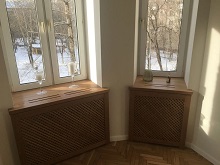 Декоративный деревянный экран и подоконник из массива